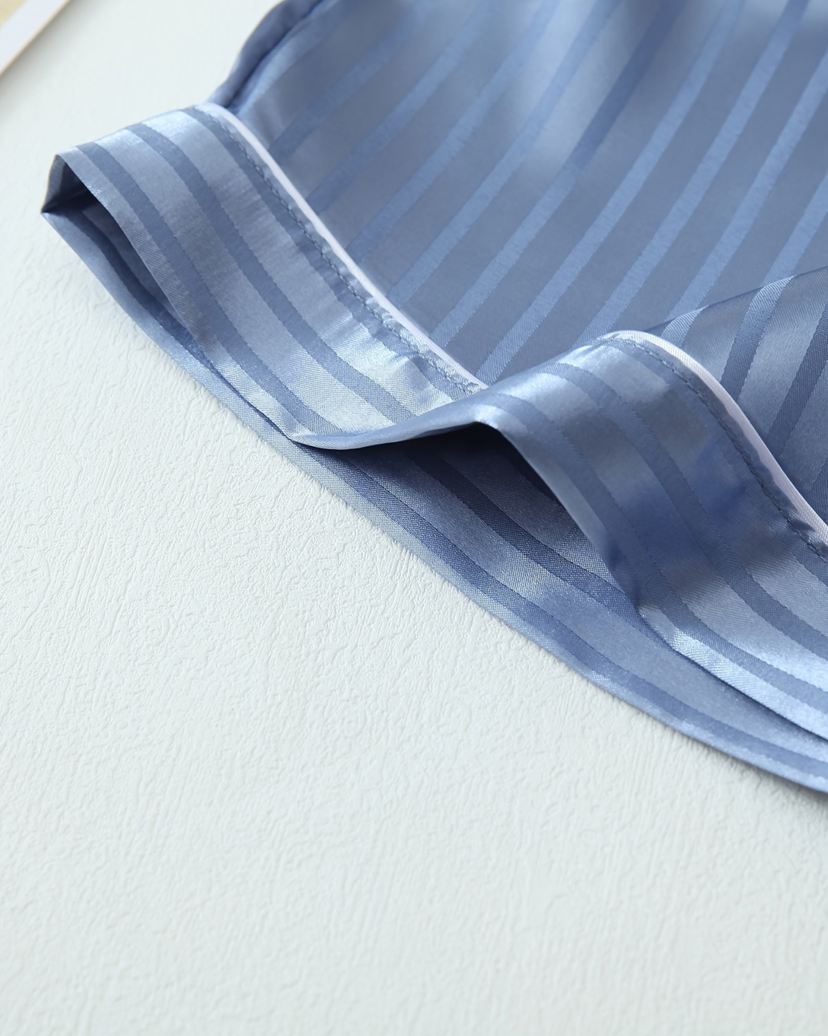 Pyjama Col Tailleur en Satin Rayé