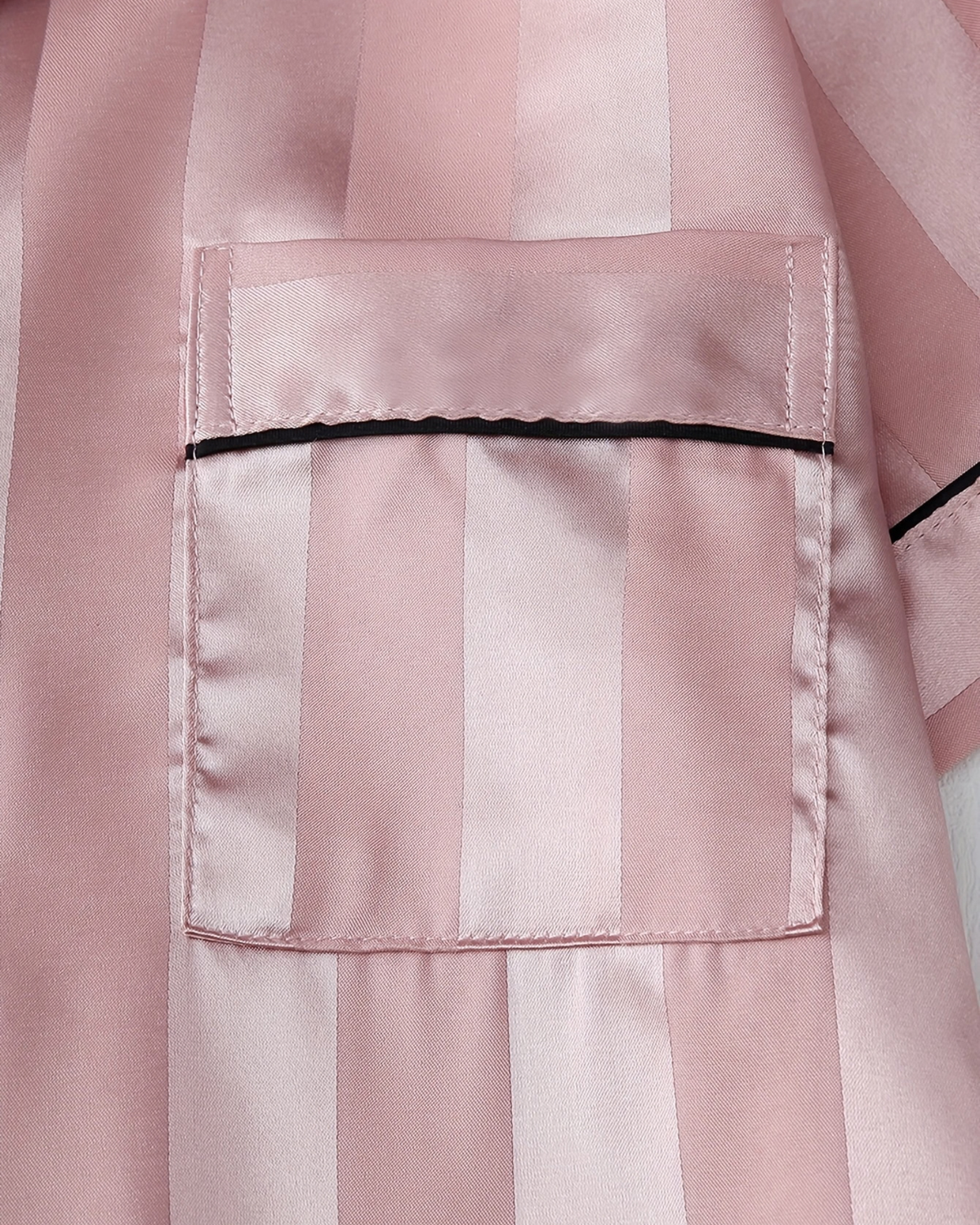 Pyjama Col Tailleur en Satin Rayé